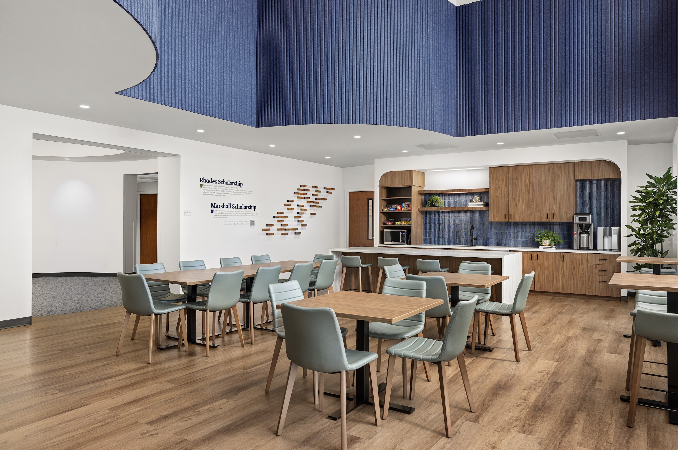 215 Cafe Seating
